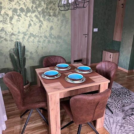 Jungle Lux Apartment Čačak Buitenkant foto